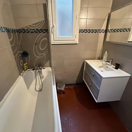 Grand De 100m2 -allee Paul Riquet - 4chambres - Wifi- Tv Connectee Apartmán