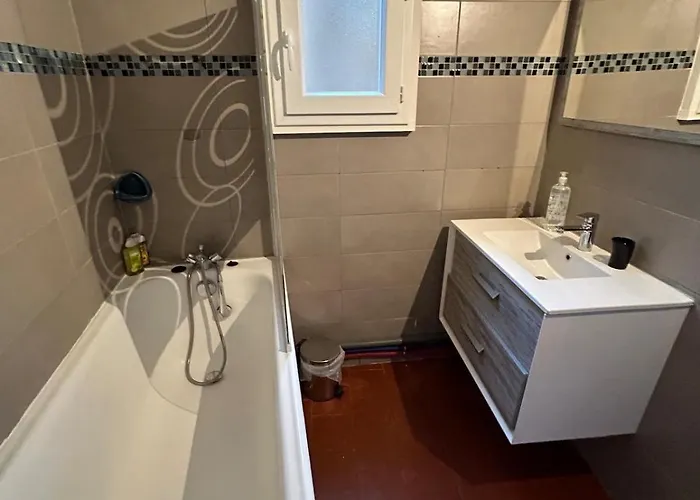 Grand De 100m2 -allee Paul Riquet - 4chambres - Wifi- Tv Connectee Apartman